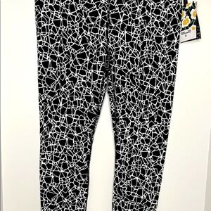 DVF Diane von Furstenberg target, Size 1x cracked glass black & white leggings